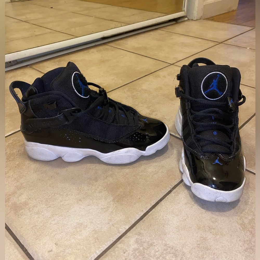 Jordan kid shoes barely used for girl/boy